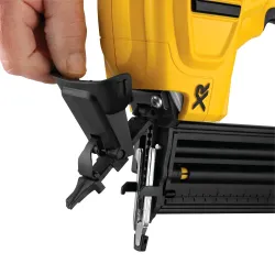 Аккумуляторный гвоздезабивной молоток DeWALT DCN680NT-XJ (без аккумулятора) flexmag.md