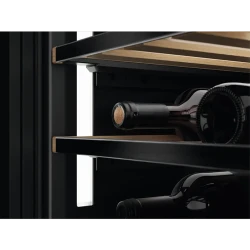 Dulap pentru vin AEG AWUS040B8B, Negru flexmag.md