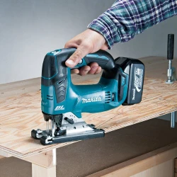 Ferastrau electric pendular cu acumulator Makita DJV182Z flexmag.md