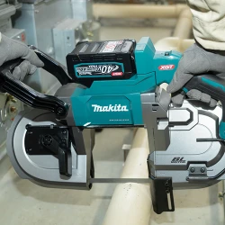 Fierastrau cu banda de masa pe acumulator Makita PB002GZ flexmag.md