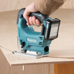 Fierastrau electric pendular Makita CXT flexmag.md