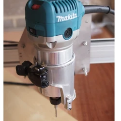 Фреза одноручная Makita RT0700CX2 flexmag.md