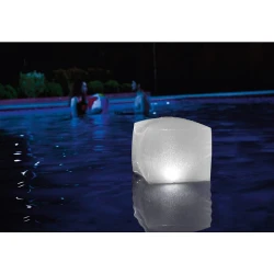 Lampa plutitoare cub piscina flexmag.md