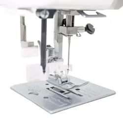 Masina de cusut JANOME Escape V-30 Alb flexmag.md