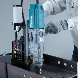 Masina de gaurit cu coloana pe magnit Makita HB500 flexmag.md