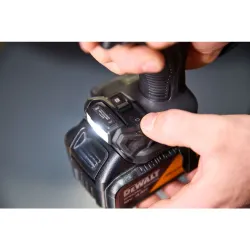Masina de gaurit si insurubat cu percutie pe acumulator DeWALT DCD86MM2KT-QW flexmag.md