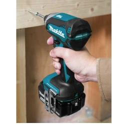 Masina de insurubat cu acumulator si impact Makita DTD153Z flexmag.md