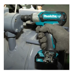 Masina de insurubat cu acumulator si impact Makita TW141DZ flexmag.md