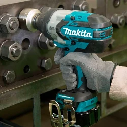 Masina de insurubat cu impact acumulator Makita DTW1001Z flexmag.md