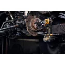 Masina de insurubat cu impact pe acumulator DeWALT DCF921NT-XJ (fara acumulator) flexmag.md