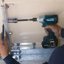 Masina de insurubat pe acumulator cu impact Makita DTW251Z flexmag.md