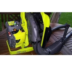 Suflanta de frunze pe benzina Ryobi RBL26BP flexmag.md